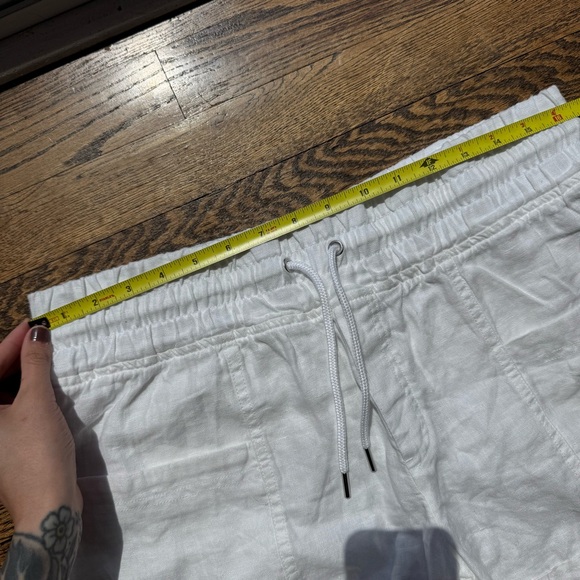 🌿 Athleta 100% Linen White Cabo Shorts Lightweight Elastic Waist Women’s 10 - Picture 5 of 7